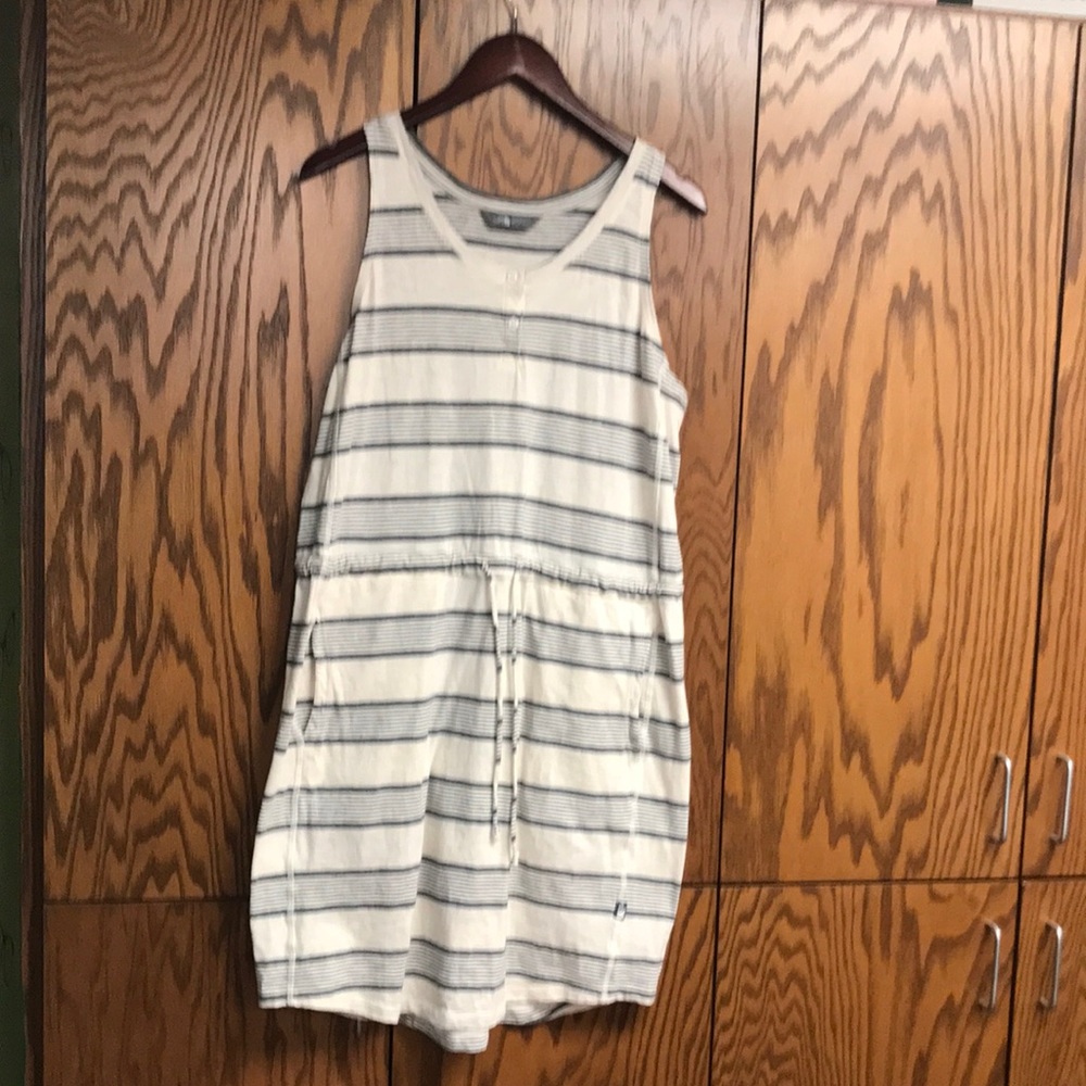 The North Face XL Gray and Off White knee length Dress